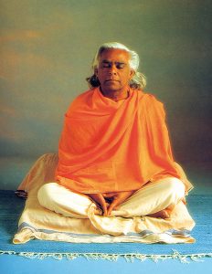 Swami Vishnu-Devananda Meditierend